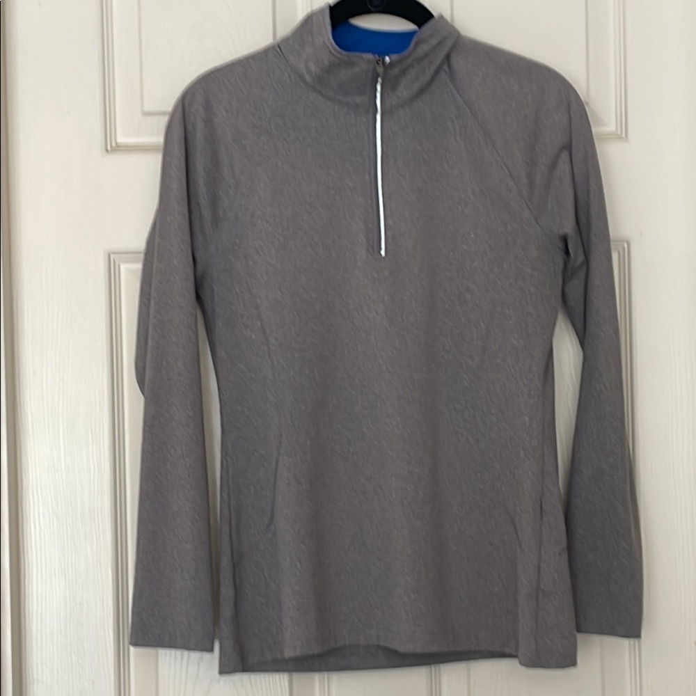 Danskin Now Semi-Fitted‎ Gray Top